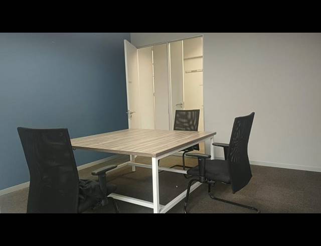 BUSINESS PROPERTY TO RENT IN CLEARWATER ESTATE